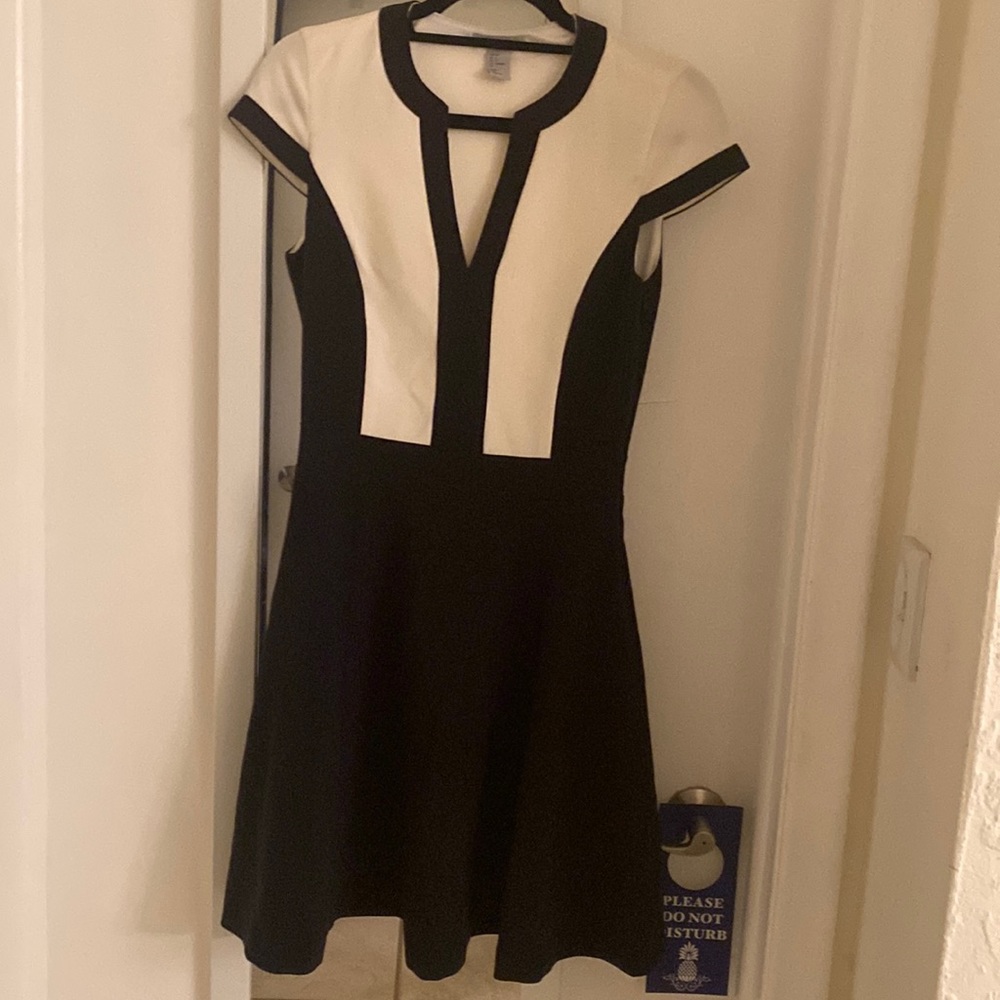 🎶💖H&M Retro Colorblock Very Sleek A-Line V-Neck Dress